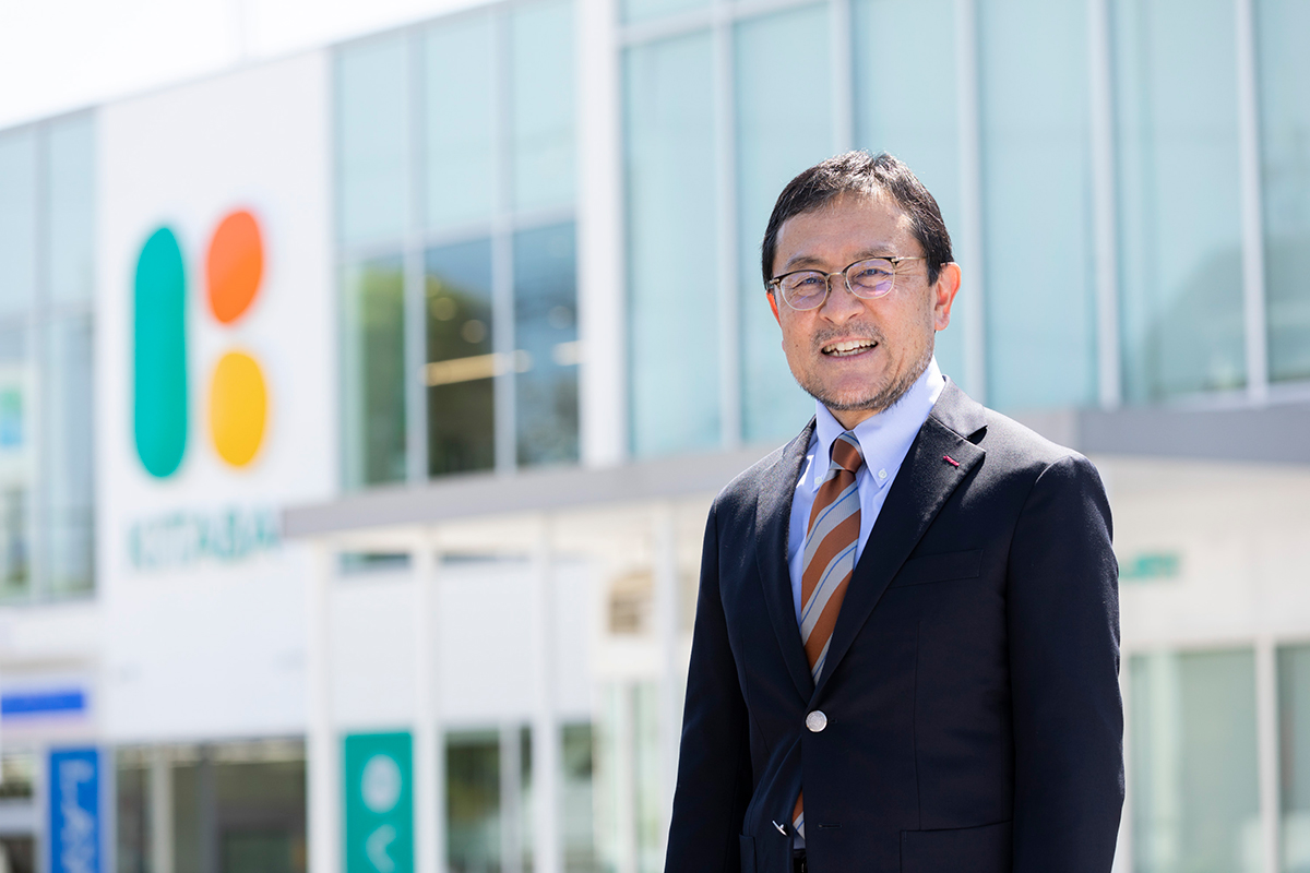 代表取締役社長　塚本隆文